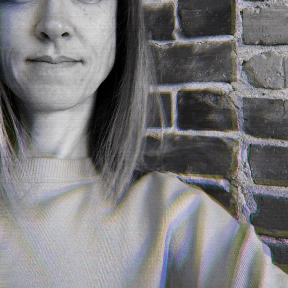 Meet your Posher, Julie - Picture 1 of 1